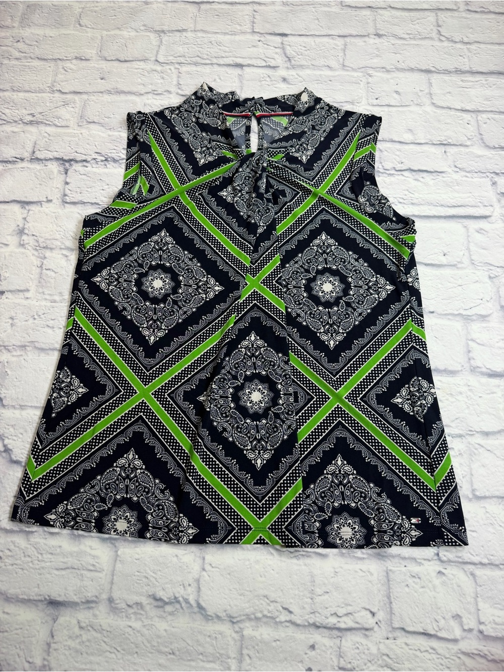 Tommy Hilfiger Navy and Green Geometric Print Sleeveless Blouse. Office. Preppy.